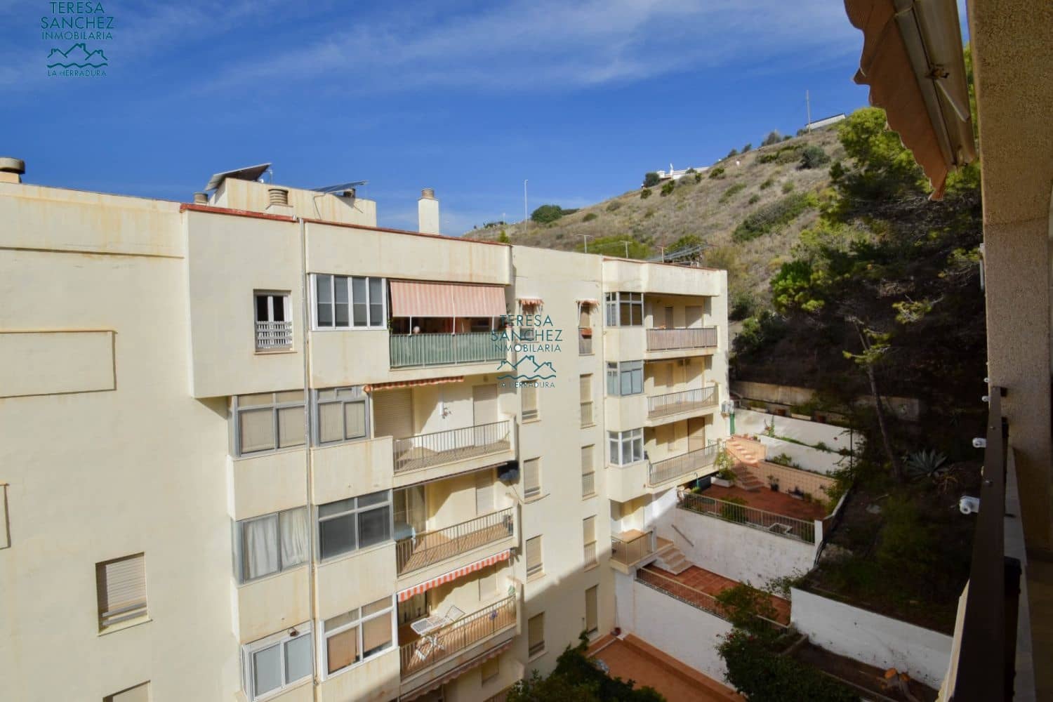 2 bedroom Apartment for sale in La Herradura - € 375,000 (Ref: 9651677)