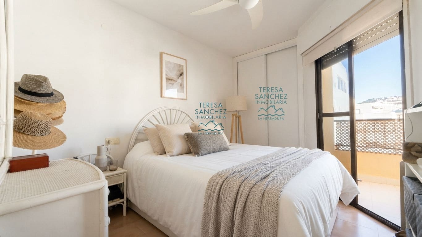 2 bedroom Apartment for sale in La Herradura with pool - € 310,000 (Ref: 9780301)