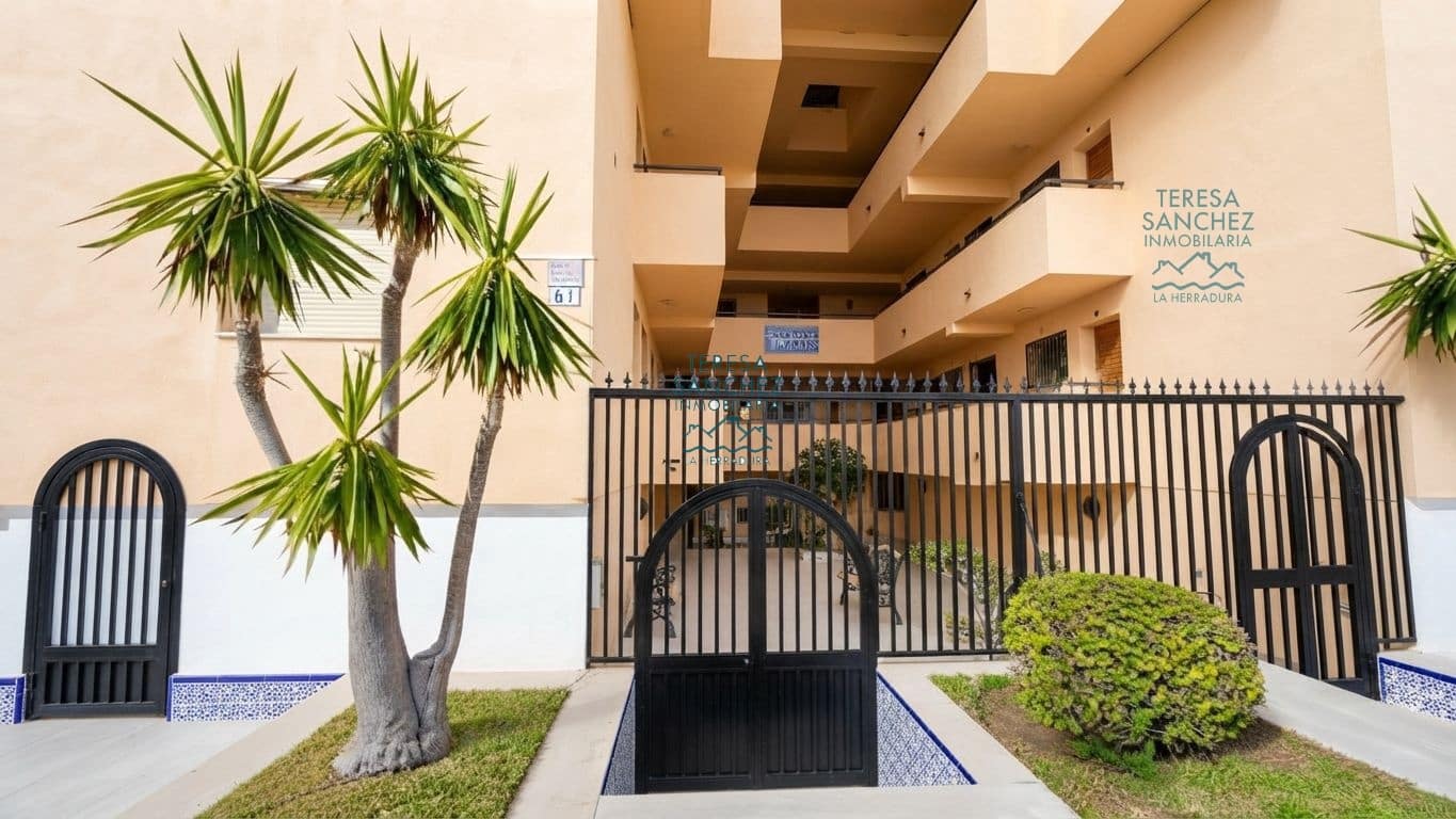 2 bedroom Apartment for sale in La Herradura with pool - € 310,000 (Ref: 9780301)