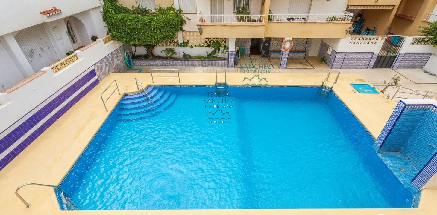 2 bedroom Apartment for sale in La Herradura with pool - € 310,000 (Ref: 9780301)