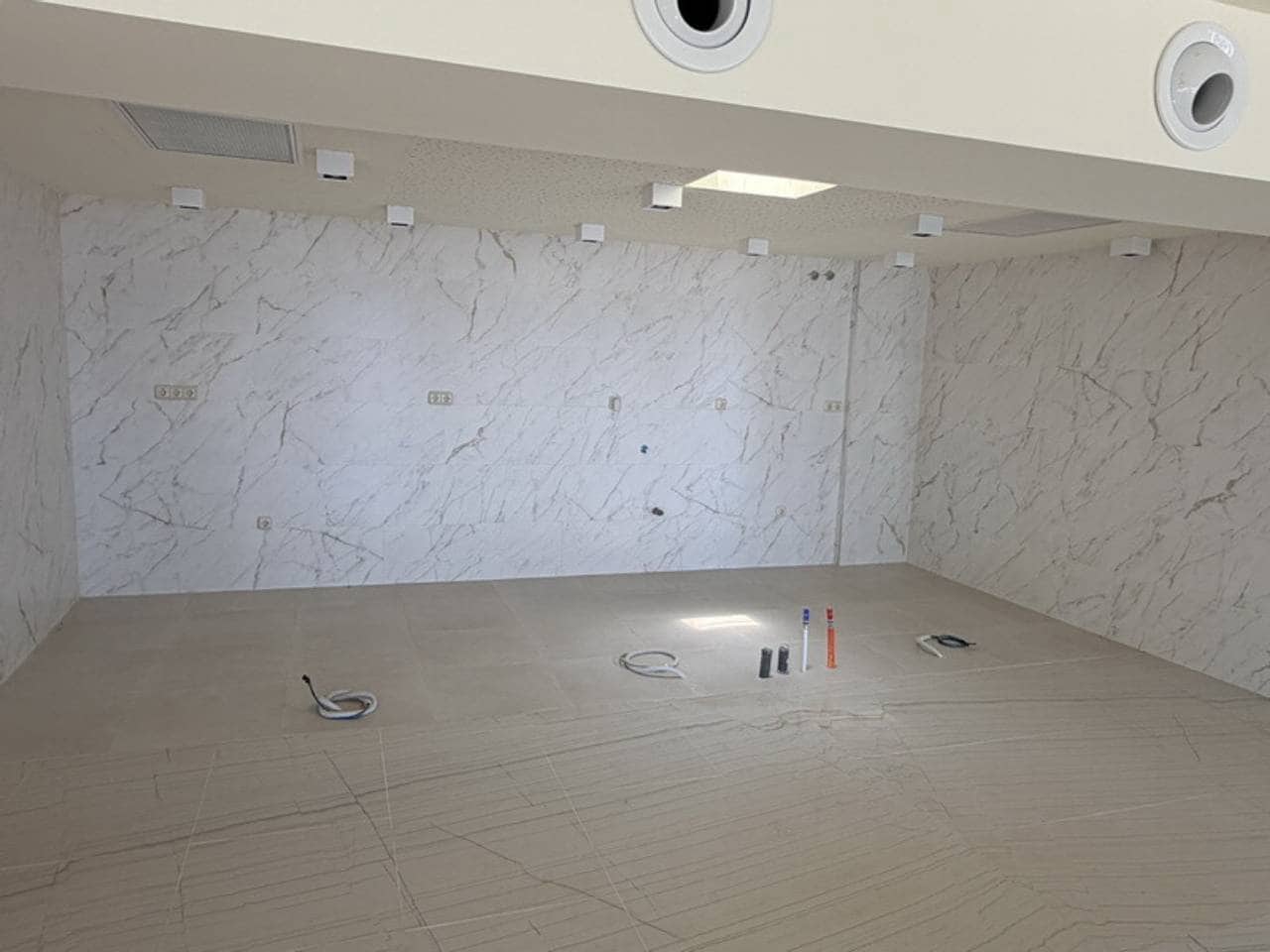 Commercial for rent in Velilla with garage - € 5,000 (Ref: 10006073)