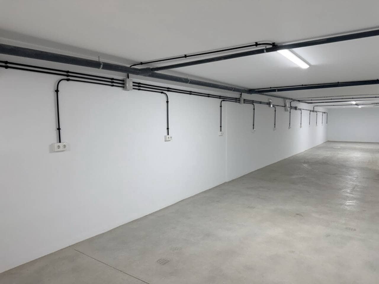 Commercial for rent in Velilla with garage - € 5,000 (Ref: 10006073)