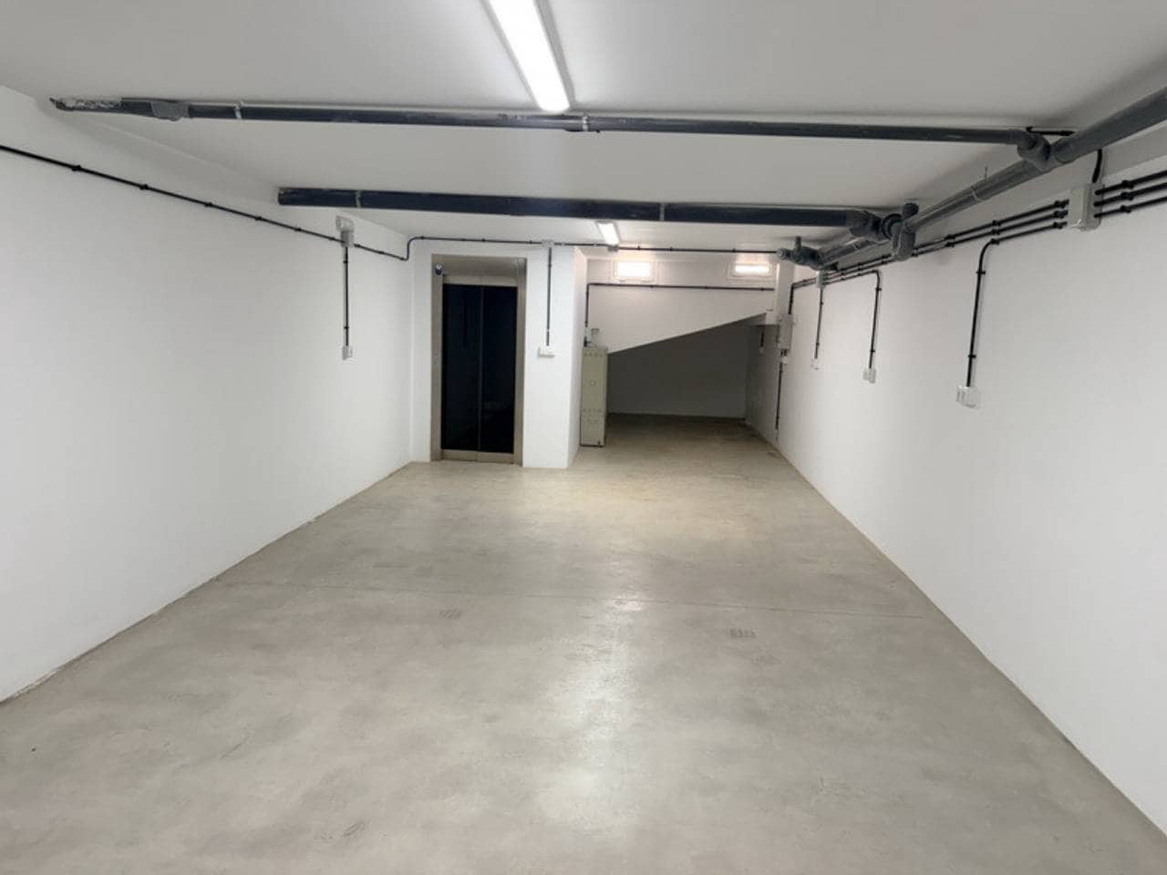Commercial for rent in Velilla with garage - € 5,000 (Ref: 10006073)