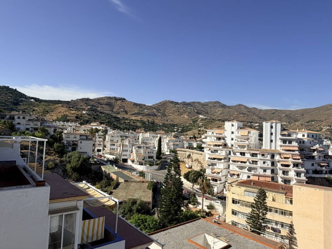 2 Zimmer Apartment zu vermieten in Velilla mit Pool - 1.200 € (Ref: 10094071)