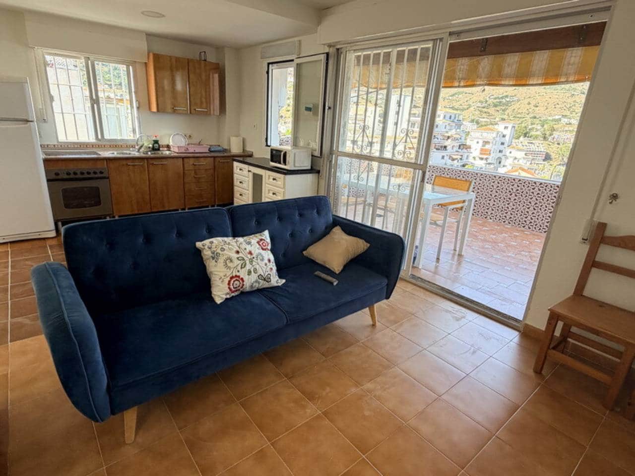 2 Zimmer Apartment zu vermieten in Velilla mit Pool - 1.200 € (Ref: 10094071)