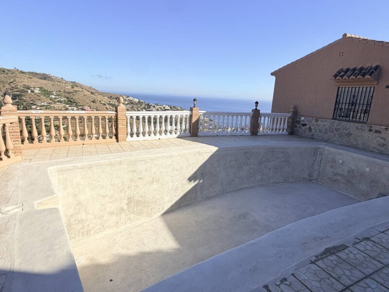 2 bedroom Villa for rent in Taramay with pool garage - € 1,100 (Ref: 10108653)