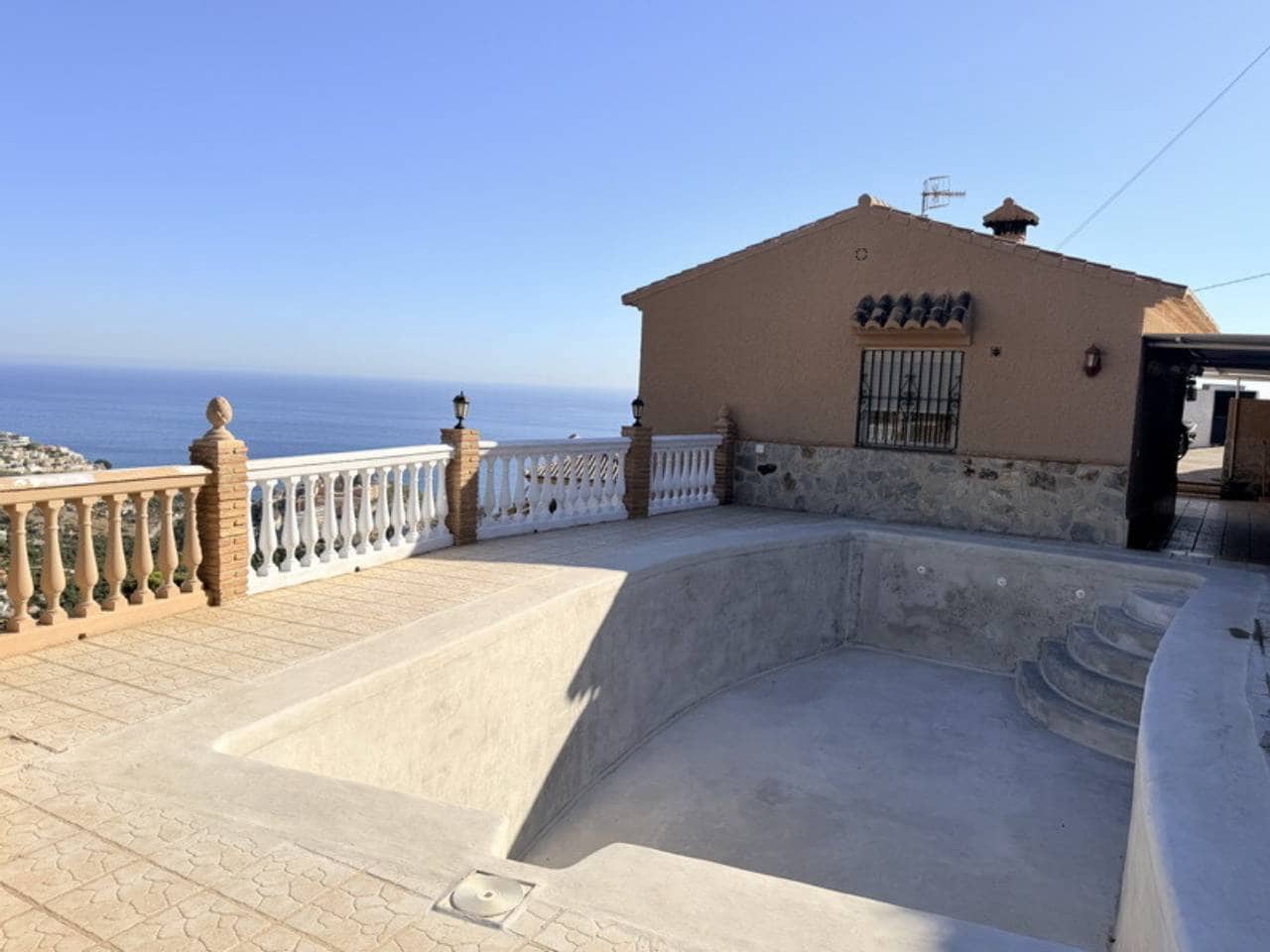 2 bedroom Villa for rent in Taramay with pool garage - € 1,100 (Ref: 10108653)