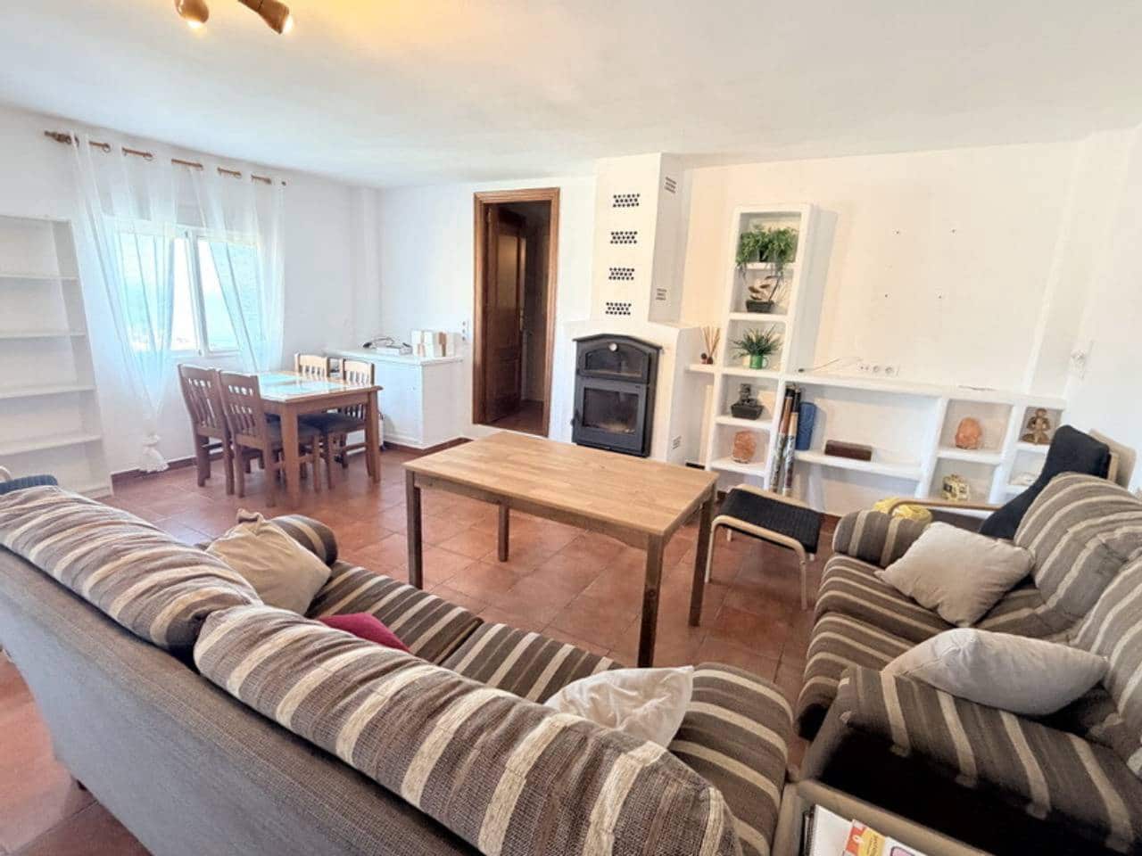 2 bedroom Villa for rent in Taramay with pool garage - € 1,100 (Ref: 10108653)
