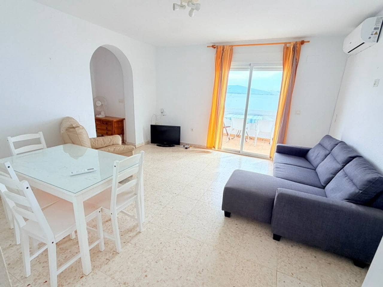 Apartamento de 3 habitaciones en Velilla en venta con piscina - 370.000 € (Ref: 10145667)