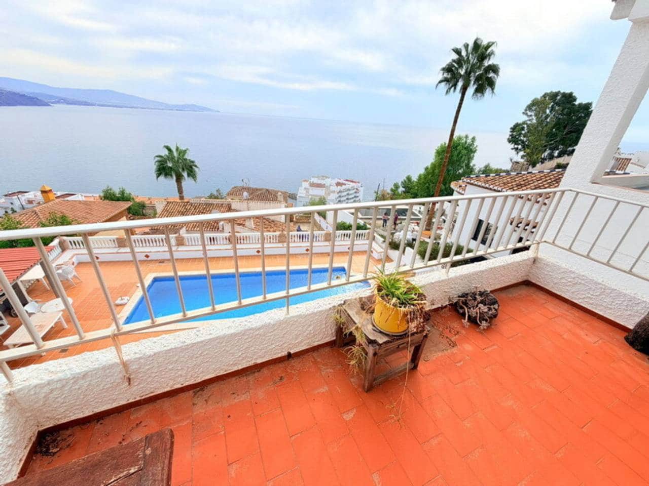 Apartamento de 3 habitaciones en Velilla en venta con piscina - 370.000 € (Ref: 10145667)
