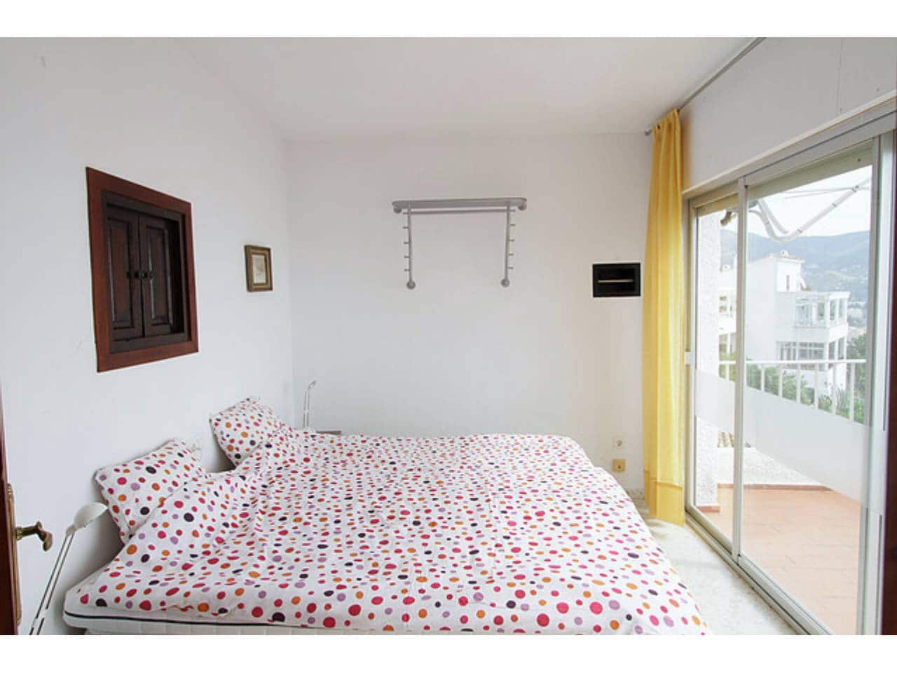 Apartamento de 3 habitaciones en Velilla en venta con piscina - 370.000 € (Ref: 10145667)