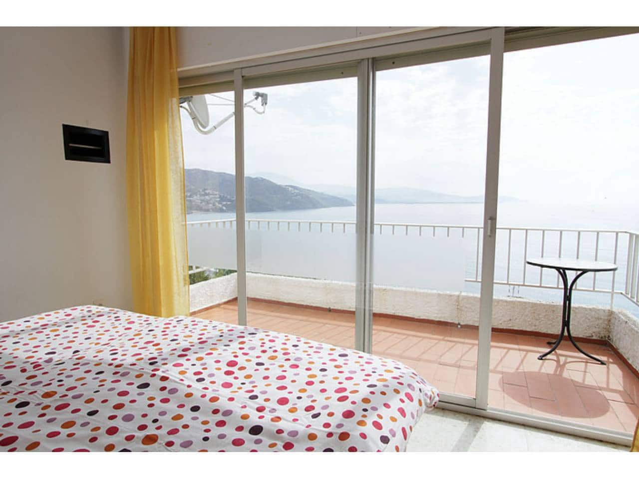 Apartamento de 3 habitaciones en Velilla en venta con piscina - 370.000 € (Ref: 10145667)