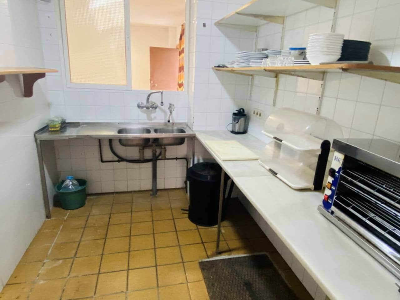 Local Commercial à louer à Almunecar - 1 200 € (Ref: 6928109)