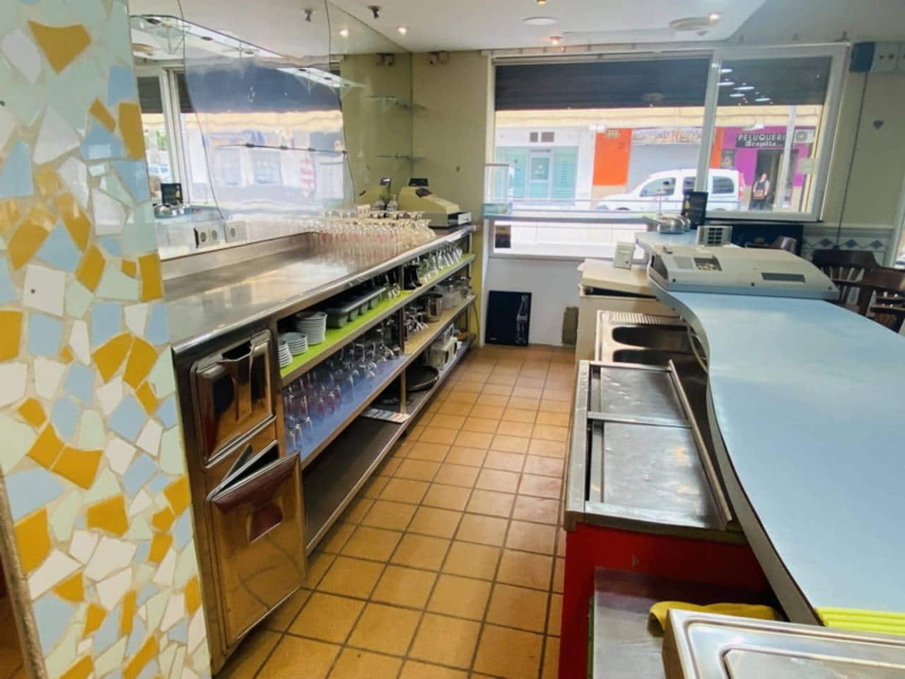 Local Commercial à louer à Almunecar - 1 200 € (Ref: 6928109)