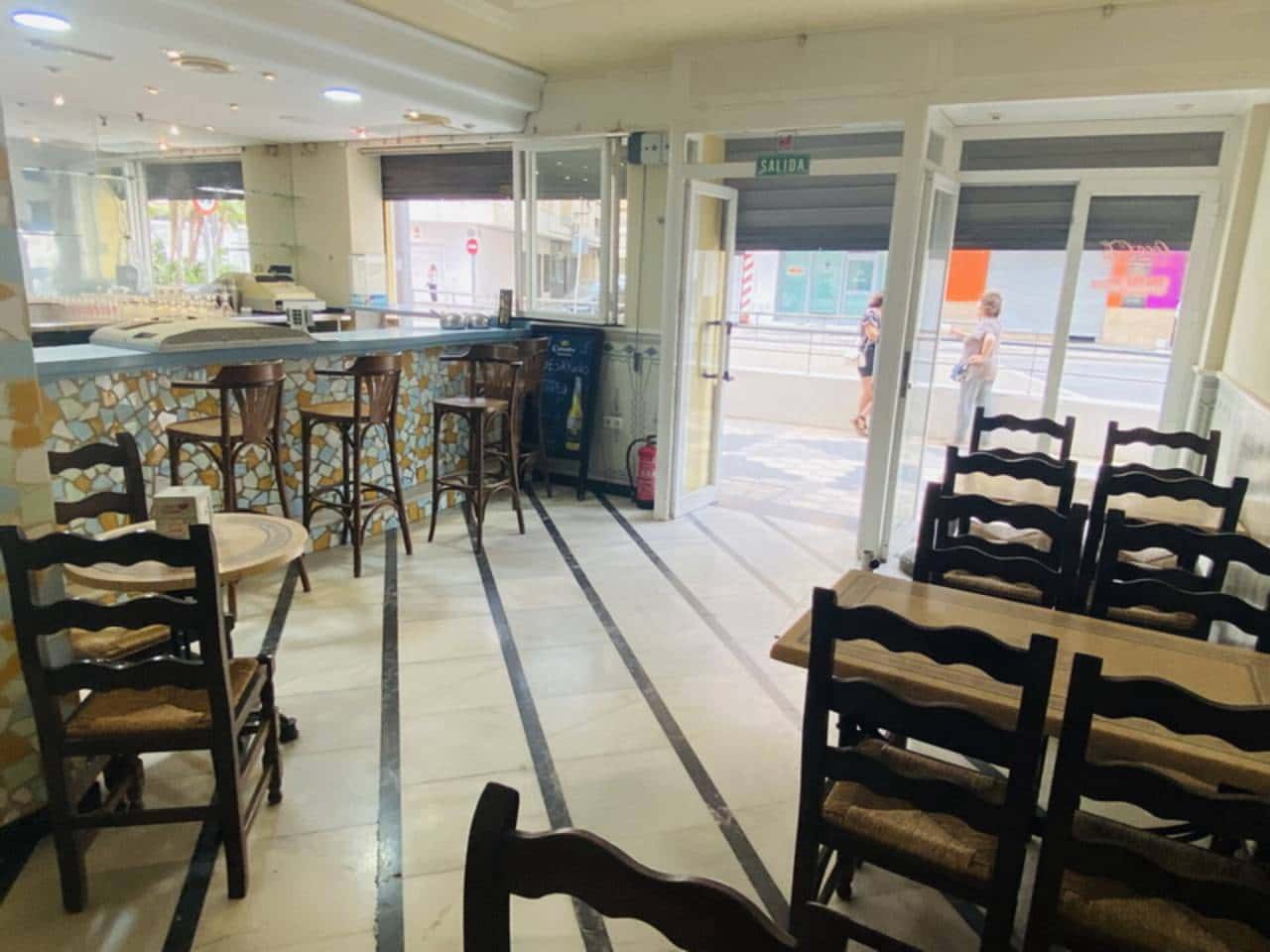 Local Commercial à louer à Almunecar - 1 200 € (Ref: 6928109)