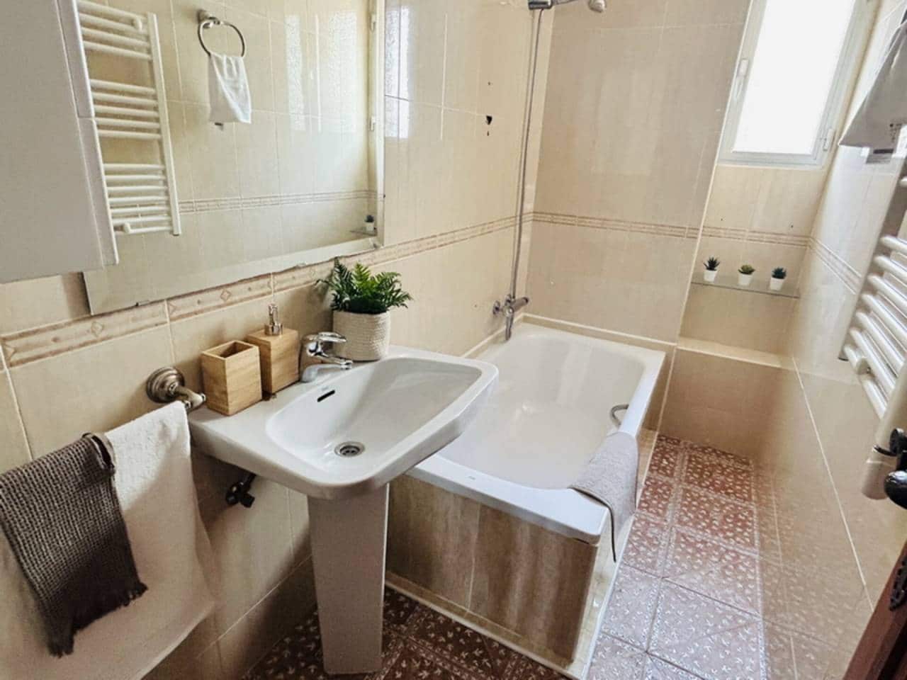 3 Zimmer Villa zu vermieten in Almunecar mit Garage - 1.300 € (Ref: 7703245)