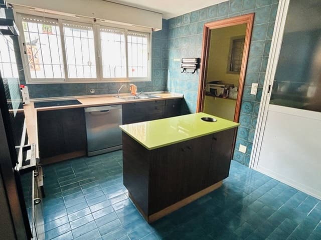 3 bedroom Villa for rent in Almuñécar with garage - € 1,300 (Ref: 7703245)