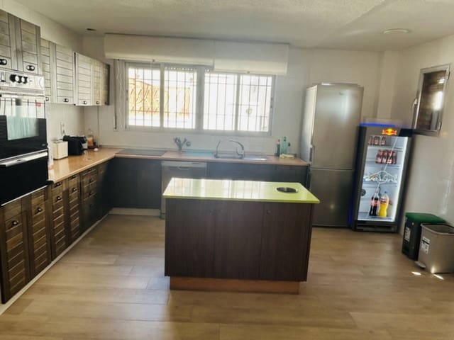 3 makuuhuone Huvila vuokrattavana paikassa Velilla, Almuñécar mukana 
autotalli - 1 300 € (Ref: 7703245)