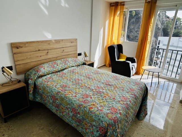 3 bedroom Apartment for holiday rental in Almuñécar with garage - € 900 (Ref: 8125375)