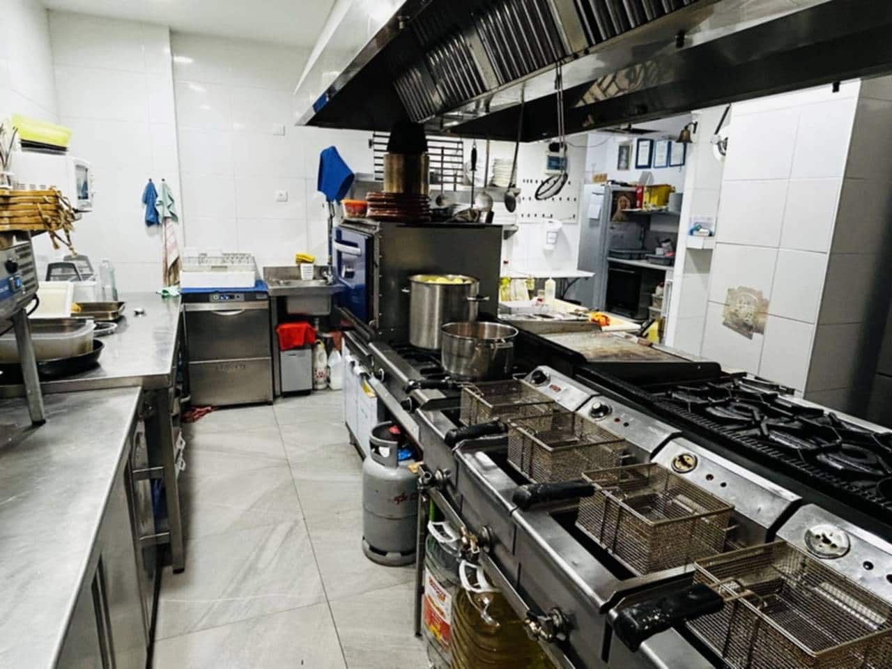 Erhverv til salg i Almunecar - € 250.000 (Ref: 8433705)