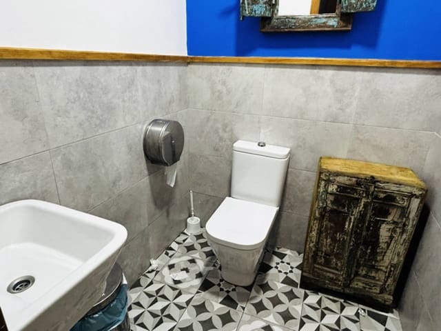 Commercial for sale in Almuñécar - € 250,000 (Ref: 8433705)