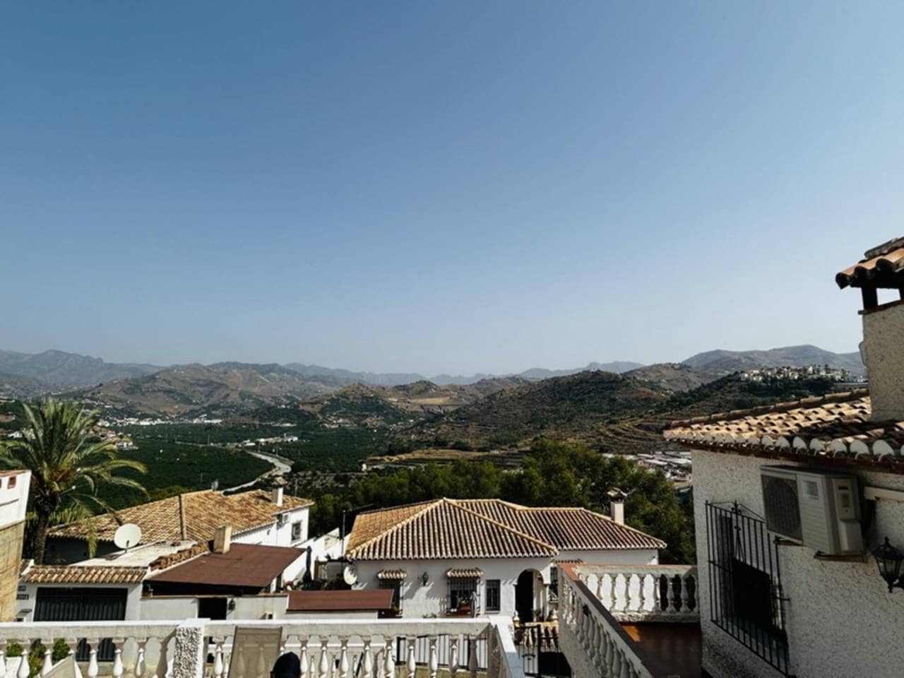 2 makuuhuone Huvila myytävänä paikassa Velilla mukana uima-altaan - 380 000 € (Ref: 8456607)