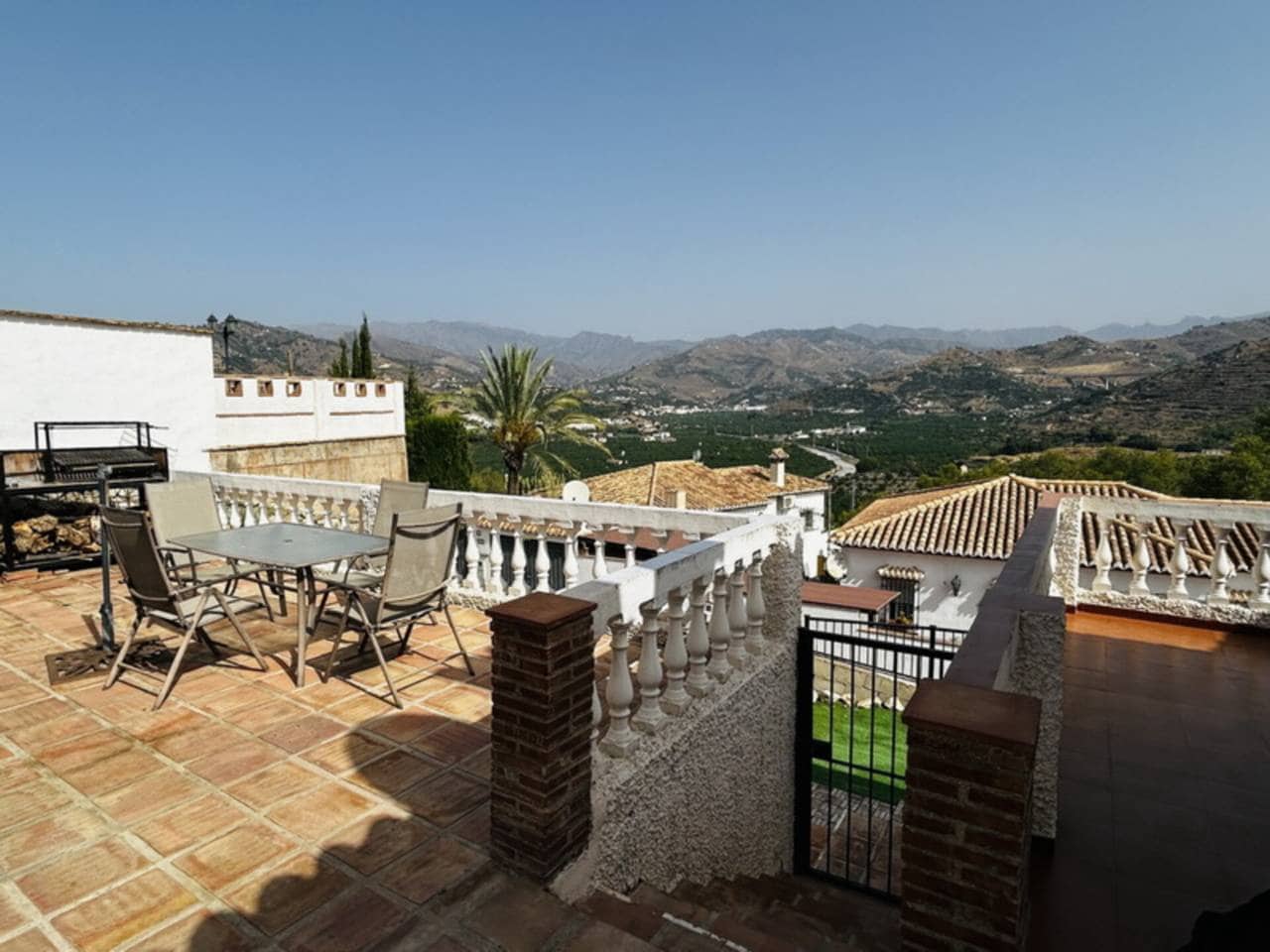 2 makuuhuone Huvila myytävänä paikassa Velilla mukana uima-altaan - 380 000 € (Ref: 8456607)