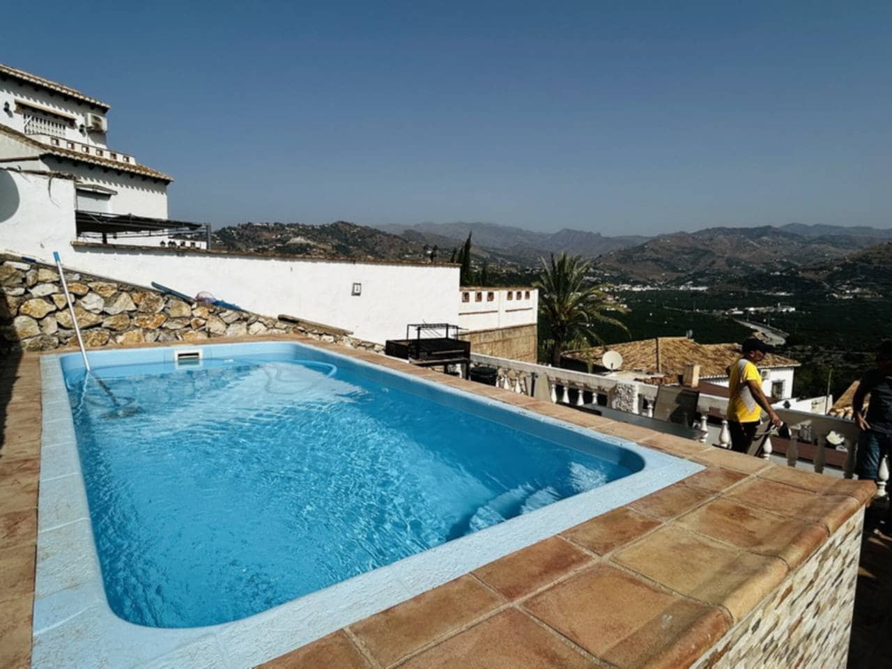 2 makuuhuone Huvila myytävänä paikassa Velilla mukana uima-altaan - 380 000 € (Ref: 8456607)