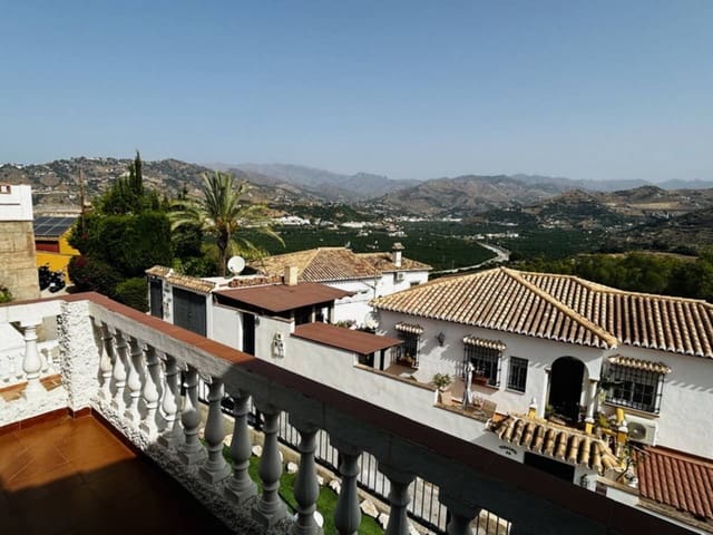 Chalet de 2 habitaciones en Velilla, Almuñécar en venta con piscina - 380.000 € (Ref: 8456607)