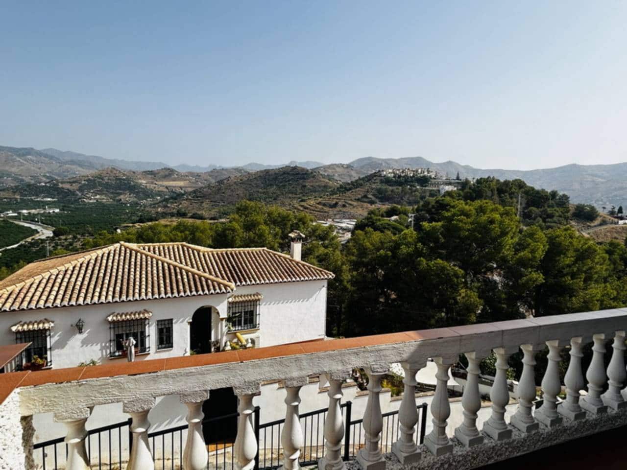 2 makuuhuone Huvila myytävänä paikassa Velilla mukana uima-altaan - 380 000 € (Ref: 8456607)