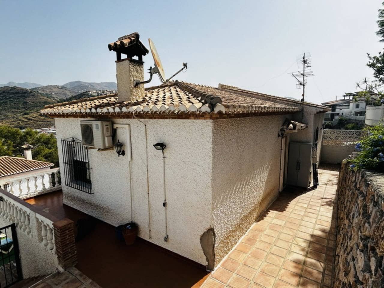 2 makuuhuone Huvila myytävänä paikassa Velilla mukana uima-altaan - 380 000 € (Ref: 8456607)