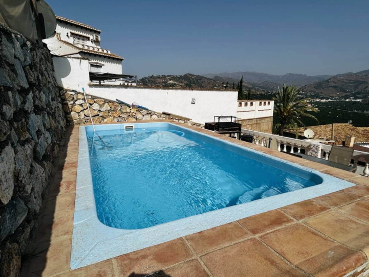 2 makuuhuone Huvila myytävänä paikassa Velilla mukana uima-altaan - 380 000 € (Ref: 8456607)