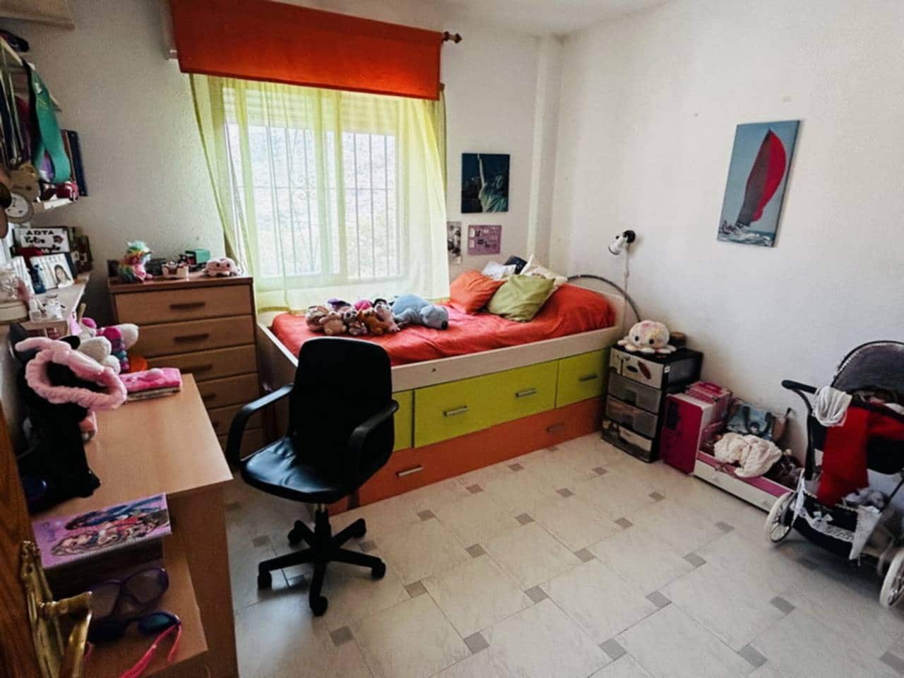 2 makuuhuone Huvila myytävänä paikassa Velilla mukana uima-altaan - 380 000 € (Ref: 8456607)