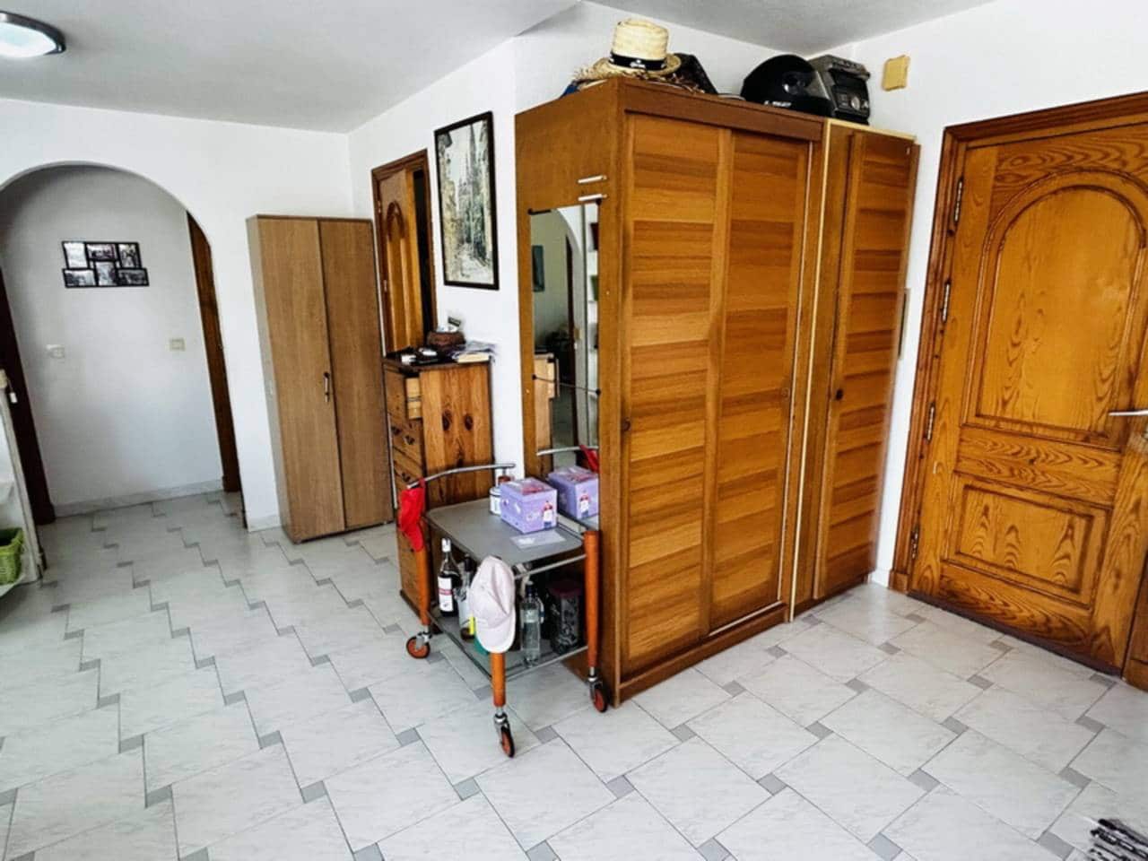 2 makuuhuone Huvila myytävänä paikassa Velilla mukana uima-altaan - 380 000 € (Ref: 8456607)