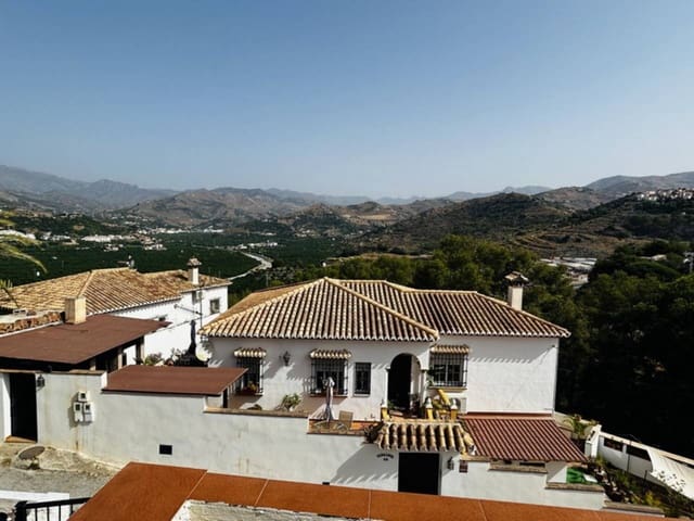 Chalet de 2 habitaciones en Velilla, Almuñécar en venta con piscina - 380.000 € (Ref: 8456607)