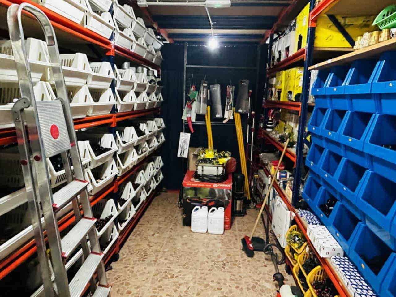 Erhverv til salg i Almunecar - € 200.000 (Ref: 8459145)