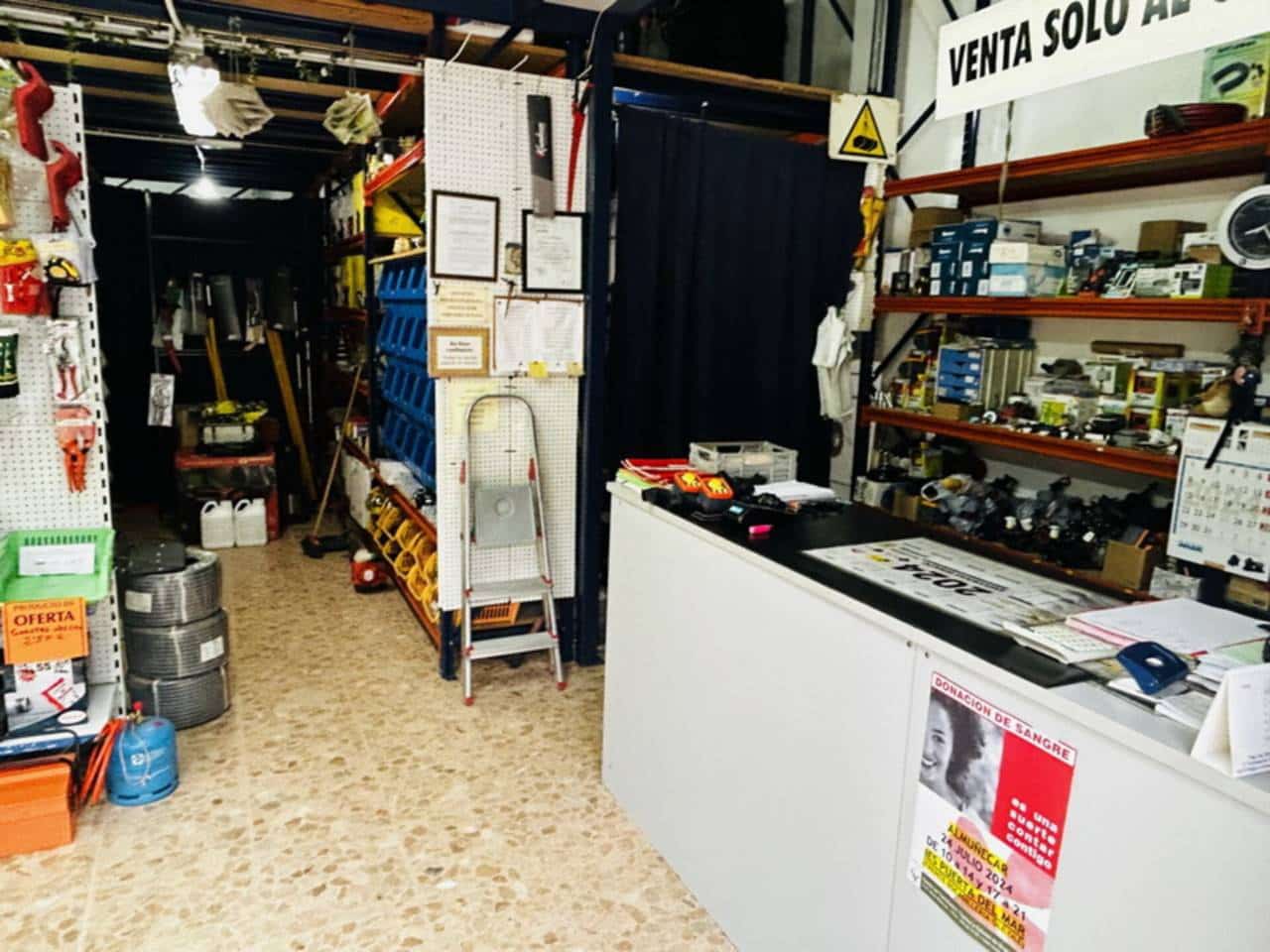 Erhverv til salg i Almunecar - € 200.000 (Ref: 8459145)