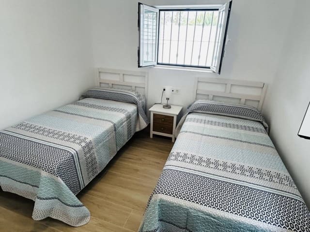 4 soveværelse Villa til leje i Velilla, Almuñécar med garage - € 1.400 (Ref: 8518806)