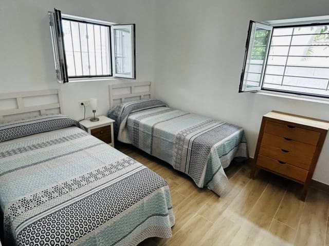 4 soveværelse Villa til leje i Velilla, Almuñécar med garage - € 1.400 (Ref: 8518806)