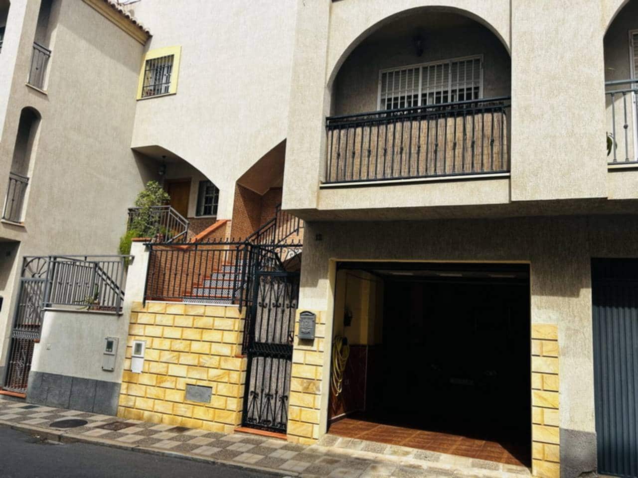 3 quarto Casa em Banda para venda em Motril com garagem - 250 000 € (Ref: 8541835)