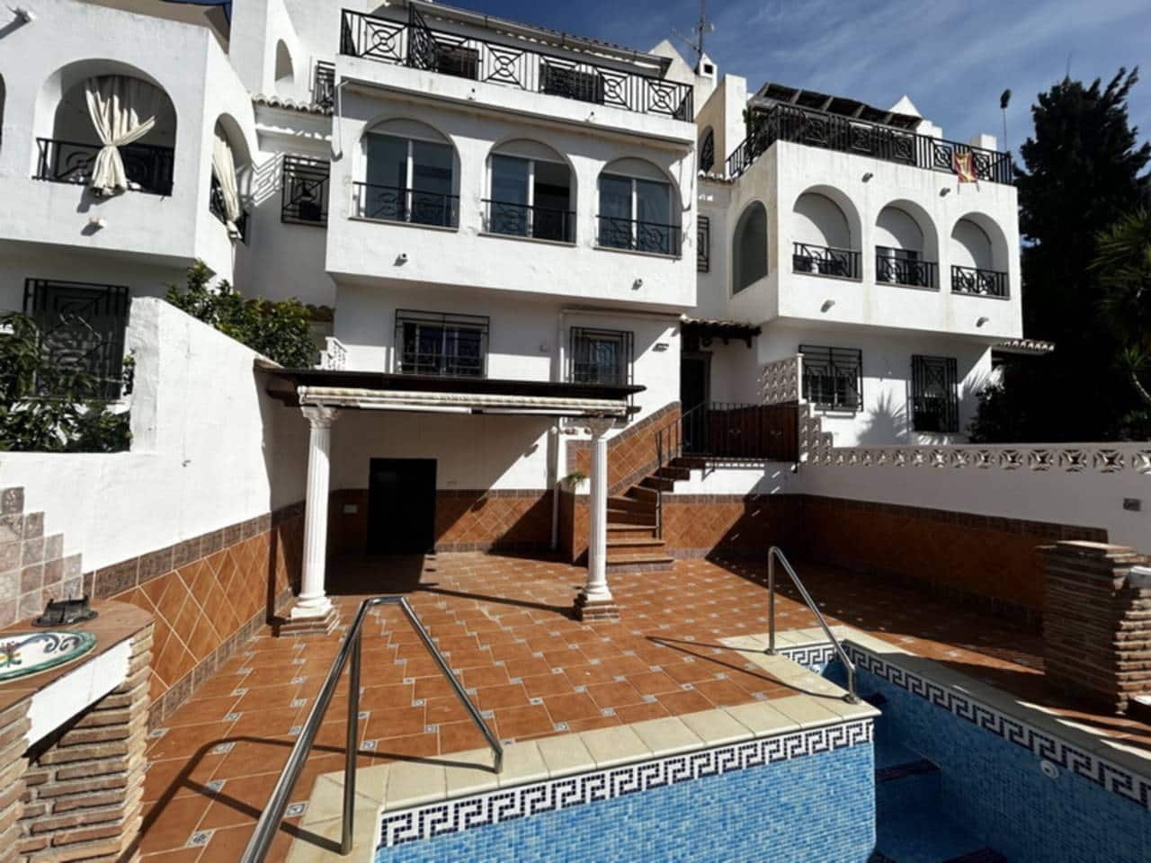 6 quarto Casa em Banda para venda em Almunecar com piscina garagem - 310 000 € (Ref: 8812095)