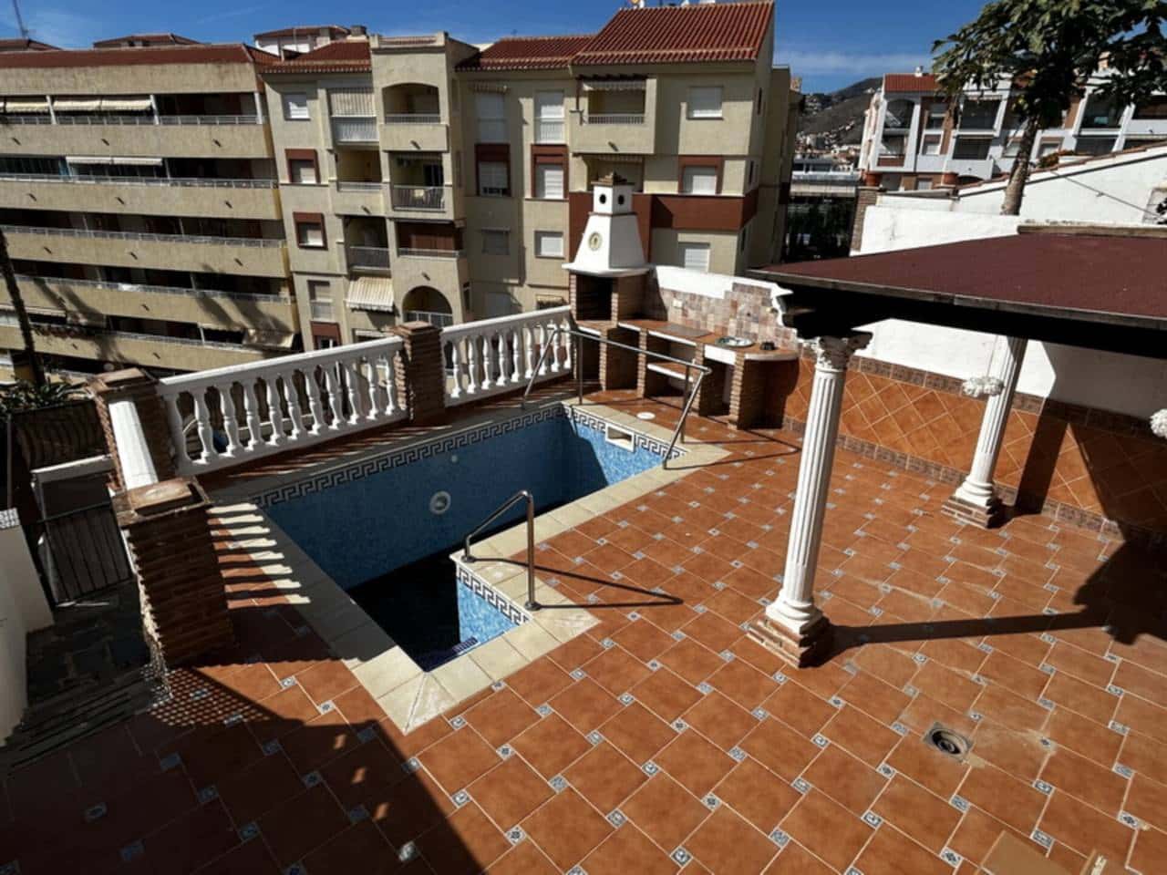 6 quarto Casa em Banda para venda em Almunecar com piscina garagem - 310 000 € (Ref: 8812095)