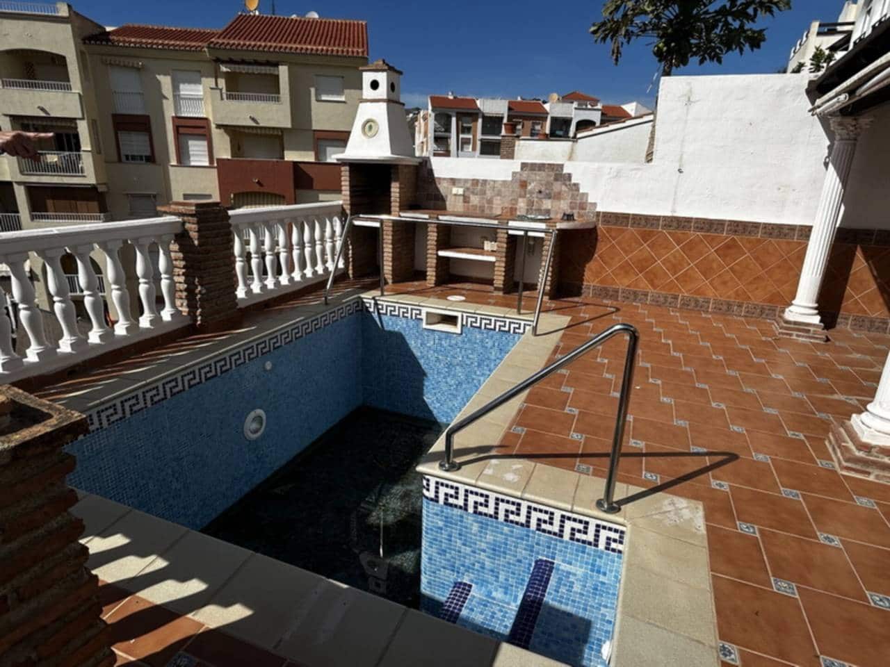6 quarto Casa em Banda para venda em Almunecar com piscina garagem - 310 000 € (Ref: 8812095)