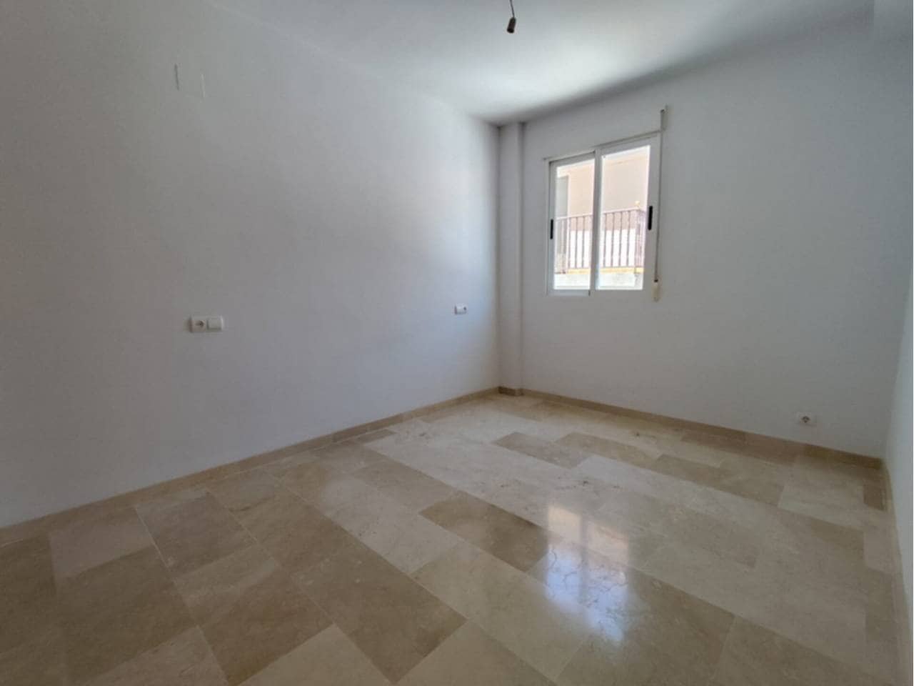 3 soverom Hus til salgs i Jete med garasje - € 190 000 (Ref: 9031277)