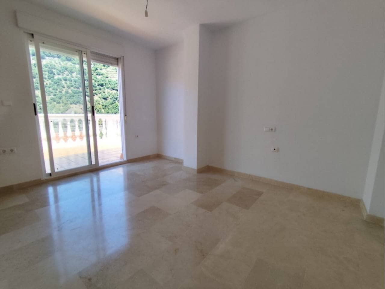 3 soverom Hus til salgs i Jete med garasje - € 190 000 (Ref: 9031277)