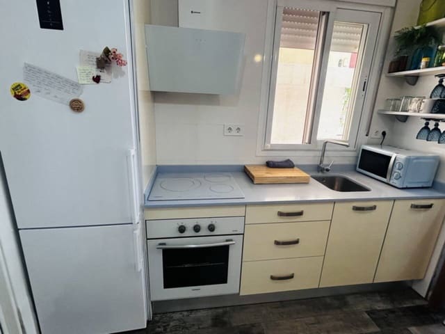 Appartement de 2 chambres à louer à Almuñécar - 750 € (Ref: 9412596)