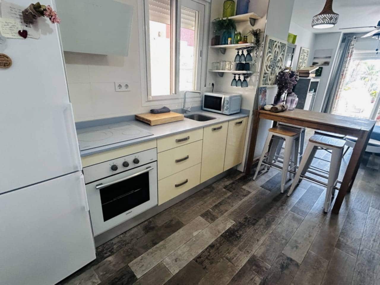 2 bedroom Flat for rent in Almunecar - € 750 (Ref: 9412596)