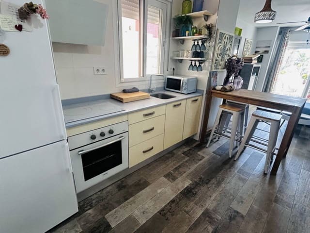 Appartement de 2 chambres à louer à Almuñécar - 750 € (Ref: 9412596)