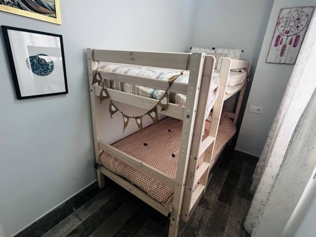 Appartement de 2 chambres à louer à Almuñécar - 750 € (Ref: 9412596)