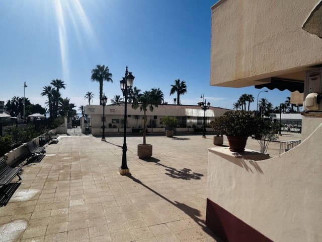 Appartement de 2 chambres à louer à Almuñécar - 750 € (Ref: 9412596)